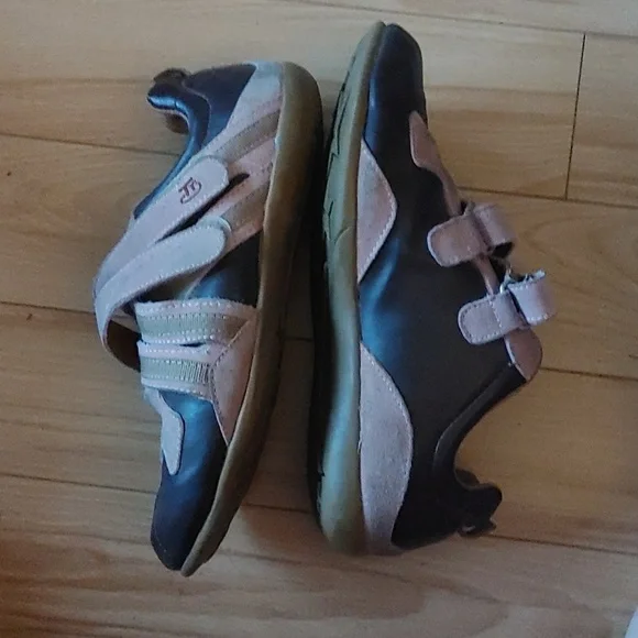 Shoes - Picture 2 of 2